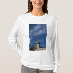 Traditionelle russisch-orthodoxe Holzkirche T-Shirt