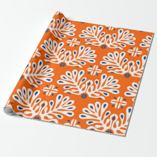 Traditionelle Vintage Ornamente im skandinavischen Geschenkpapier