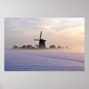 Traditionelle Windmühle in der Winterzeit in den Poster