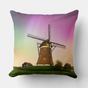 Traditionelle Windmühle unter dem Nordlicht Kissen
