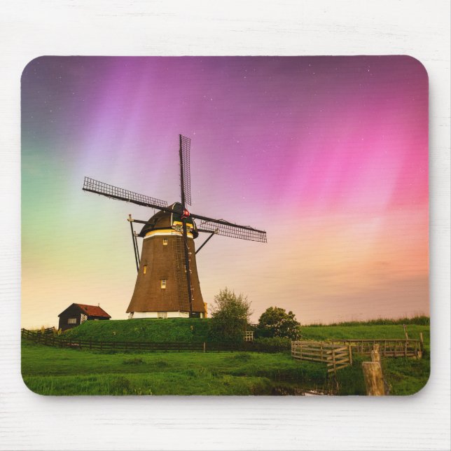 Traditionelle Windmühle unter dem Nordlicht Mousepad (Vorne)