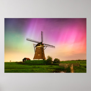 Traditionelle Windmühle unter dem Nordlicht Poster