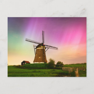 Traditionelle Windmühle unter dem Nordlicht Postkarte