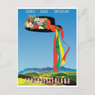 Traditioneller Blumenhut auf Feld im Appenzellerla Postkarte