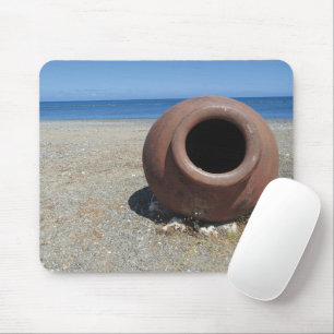 Traditioneller griechischer Terracotta Pot am Stra Mousepad