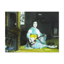 Traditioneller japanischer Geisha-Musiker, der Tee