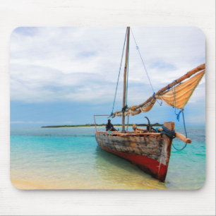 Traditionelles Dhow, Sansibar, Tansania Mousepad
