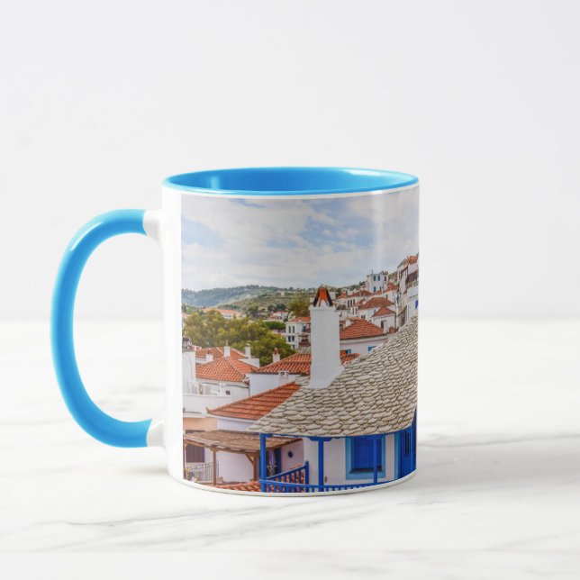 Traditionelles Dorf in der Tasse (Links)