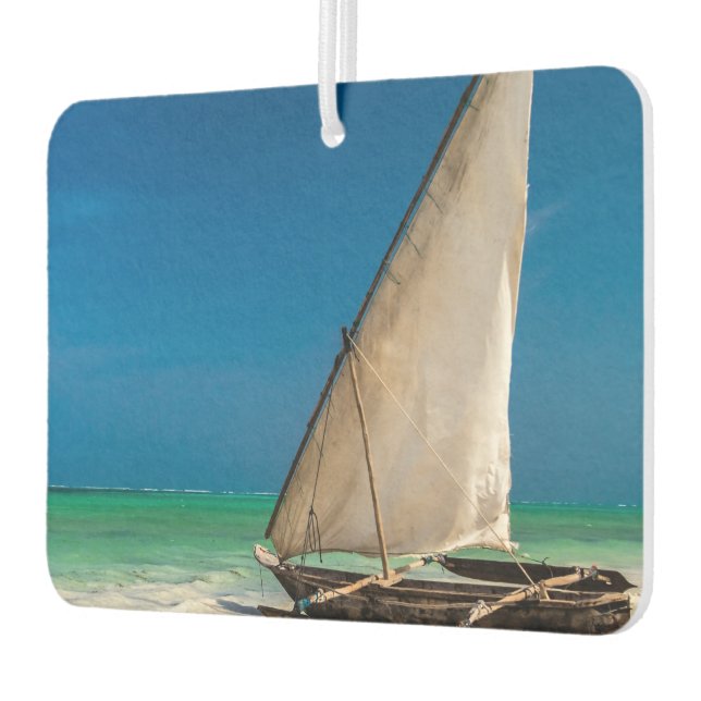 Traditionelles Fischerboot am Strand Autolufterfrischer (Links)