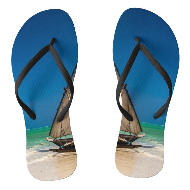 Traditionelles Fischerboot am Strand Flip Flops (Fußbett)