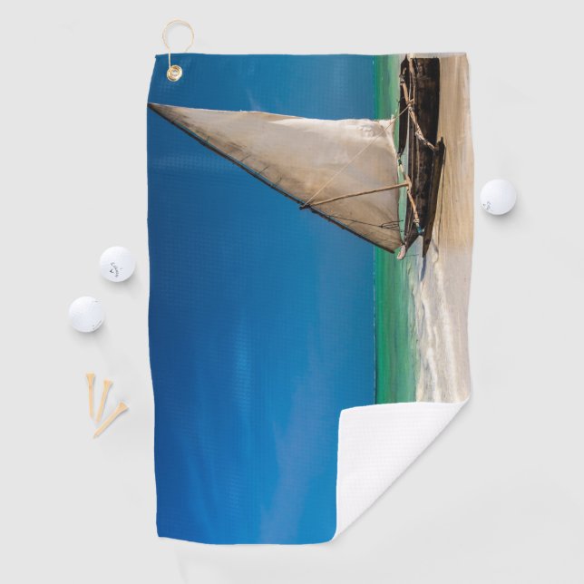 Traditionelles Fischerboot am Strand Golfhandtuch (Insitu)