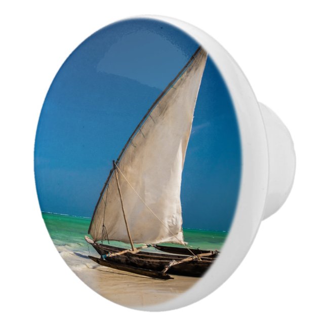 Traditionelles Fischerboot am Strand Keramikknauf (Rechts)