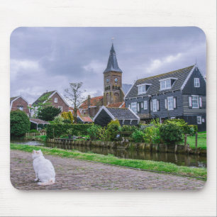 Traditionelles Fischerdorf Marken in den Niederlan Mousepad