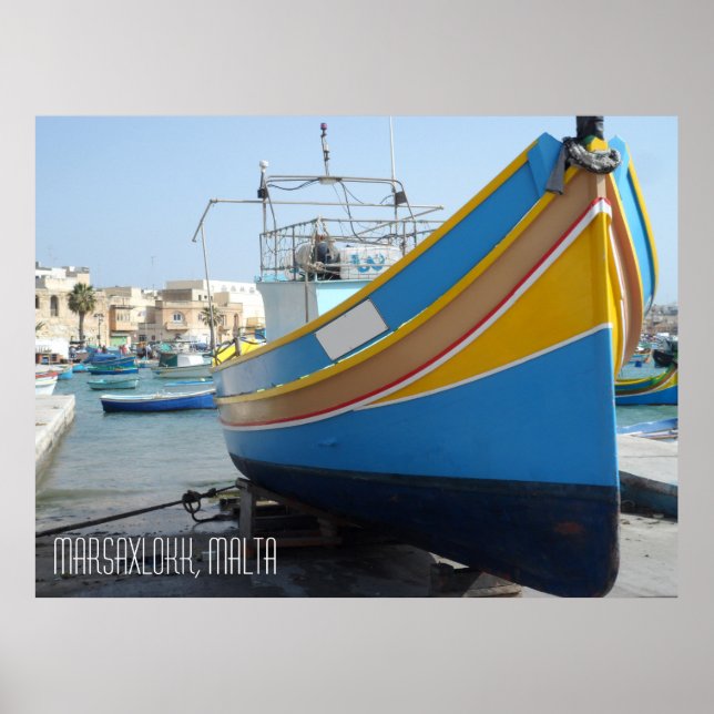 Traditionelles gestreiftes Fischerboot Marsaxlokk  Poster (Vorne)