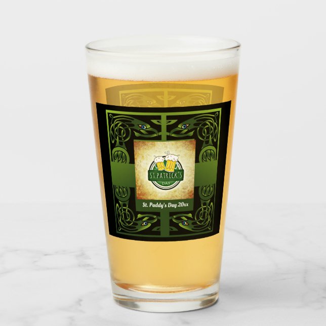 Traditionelles Green Irish Celtic Design mit Ihrem Glas (Vorne (Gefüllt))