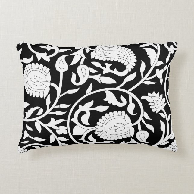 Traditionelles indisches Paisleymuster auf schwarz Dekokissen (Vorderseite)