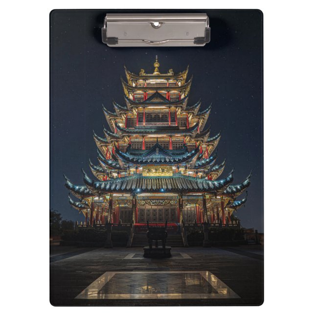 Traditionelles japanisches Gebäude beleuchtet Nach Klemmbrett (Vorderseite)