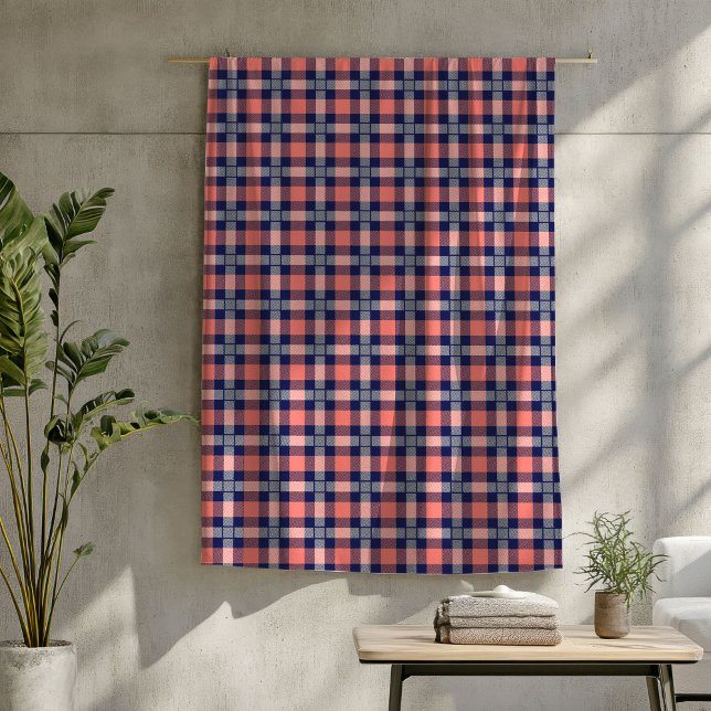 Traditionelles Tartan Blanket in Korallen- und Mar Fleecedecke (Traditional Tartan Blanket in Coral and Navy Tones)