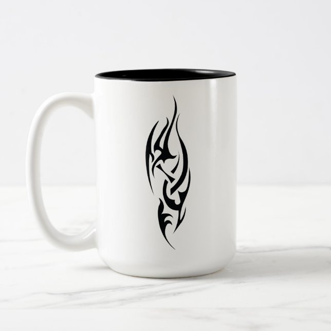 Traditionelles Tattoo-Kunst-inspiriertes Design Zweifarbige Tasse (Links)