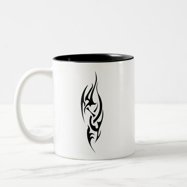 Traditionelles Tattoo-Kunst-inspiriertes Design Zweifarbige Tasse (Links)