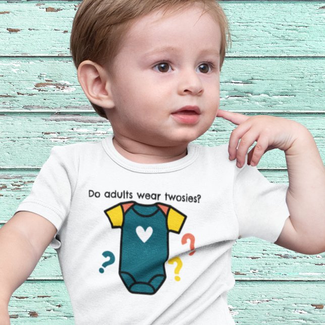 Tragen Erwachsene zwei Dinge? Baby Strampler (Von Creator hochgeladen)