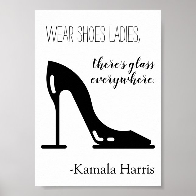 Tragen Schuhe Ladys Es gibt Glas Kamala Harris Poster (Vorne)