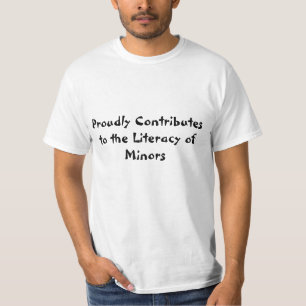 Trägt stolz zur Bildung des Minderjährig-T-Shirts T-Shirt