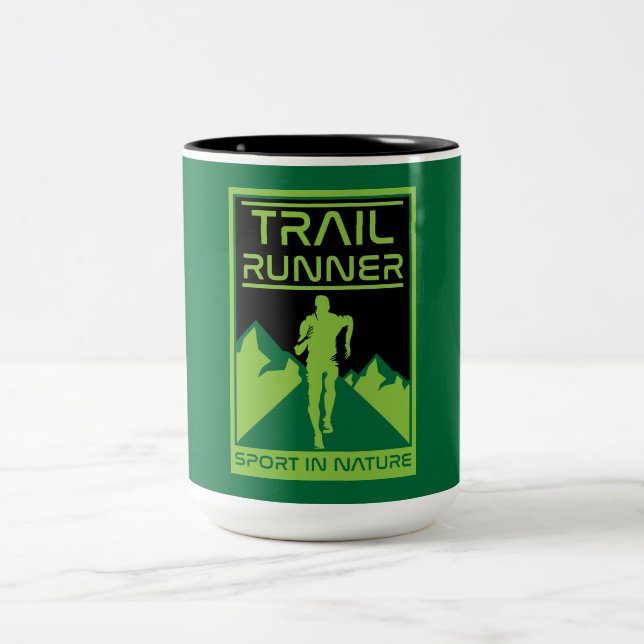 Trail Runner Sport in der Natur Zweifarbige Tasse (Mittel)