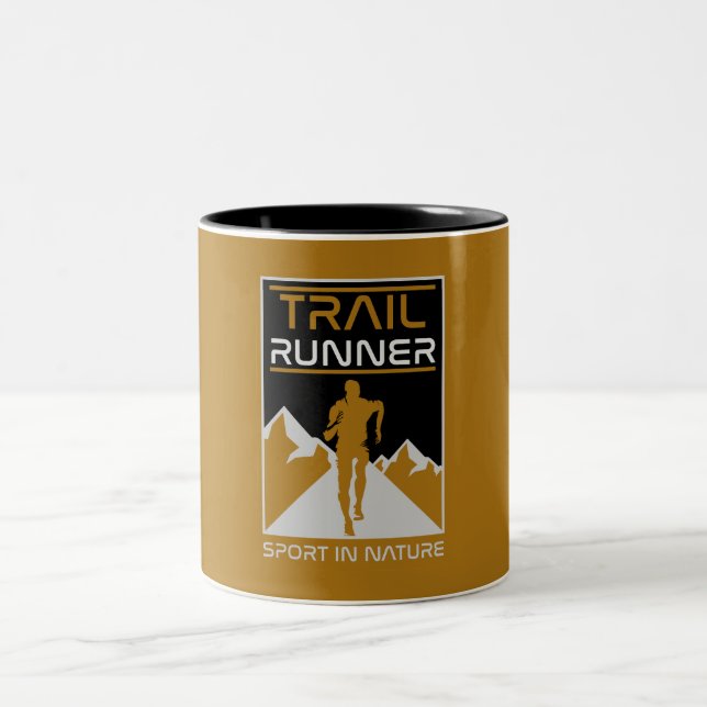 Trail Runner Sport in der Natur Zweifarbige Tasse (Mittel)