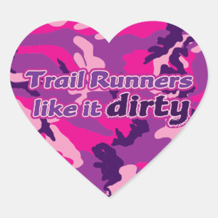 Trail Runners like it Dirty - Pink Camouflage Herz-Aufkleber