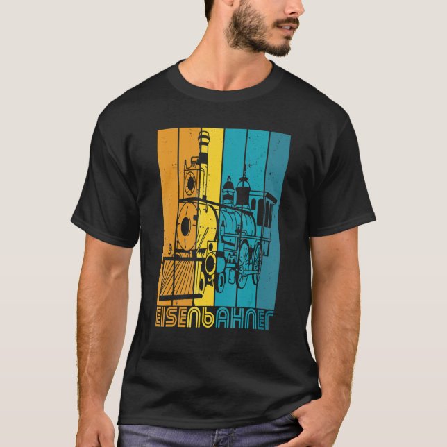 Train Driver Steam Locomotive Conductor on Rails T-Shirt (Vorderseite)