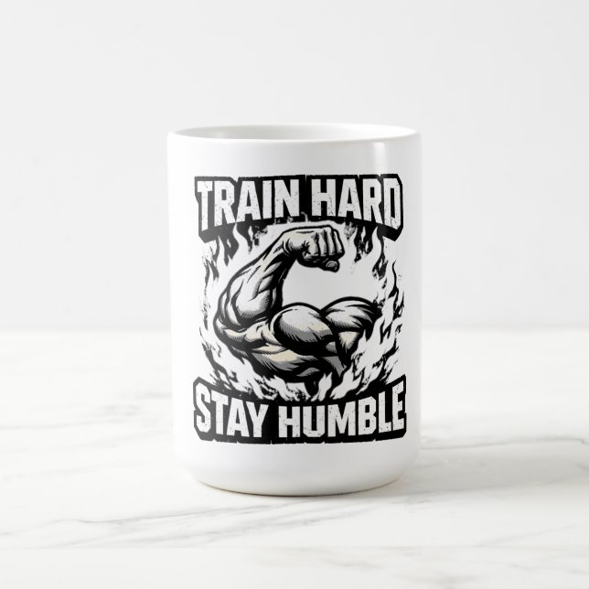 Train Hard Stay Humble – Gym Mindset Balance Kaffeetasse (Mittel)