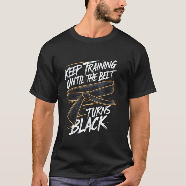 Trainiere weiter, bis der Gürtel schwarz wird Kara T-Shirt (Vorderseite)