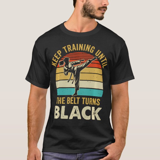 Trainiere weiter, bis der Gürtel schwarz wird Kara T-Shirt (Vorderseite)