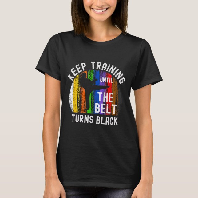 Trainiere weiter, bis der Gürtel schwarz wird Kara T-Shirt (Vorderseite)