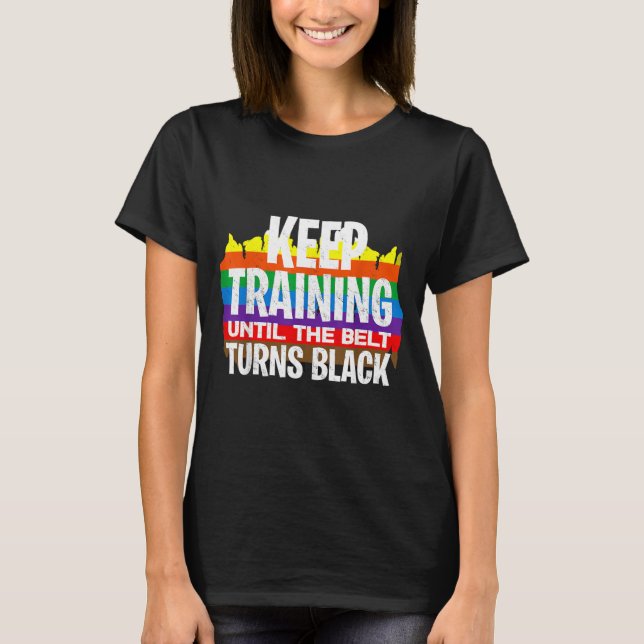 Trainiere weiter, bis der Gürtel schwarz wird - Lu T-Shirt (Vorderseite)