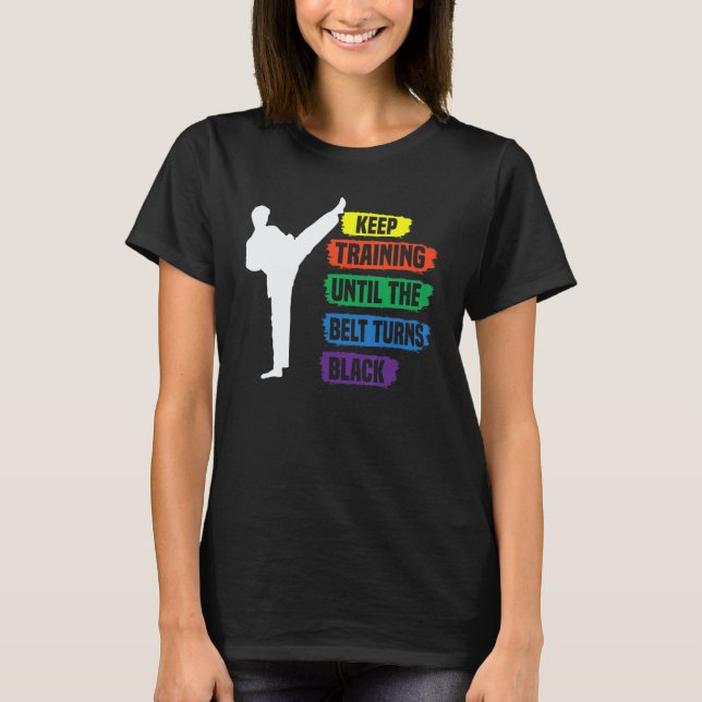 Trainiere weiter, bis der Gürtel schwarz wird Taek T-Shirt (Vorderseite)
