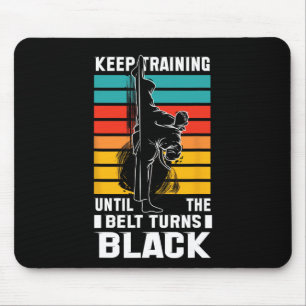 Trainiere weiter, bis die Glocke schwarz wird Mousepad