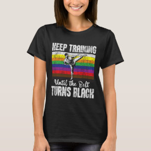 Training behalten, bis der Gürtel schwarz wird - K T-Shirt