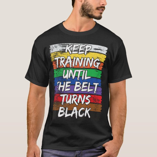 Training behalten, bis der Gürtel schwarz wird. T-Shirt (Vorderseite)