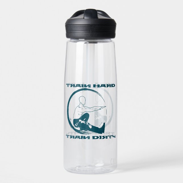 Trainingsshirt, Train hard, train dirty Motivation Trinkflasche (Vorne)