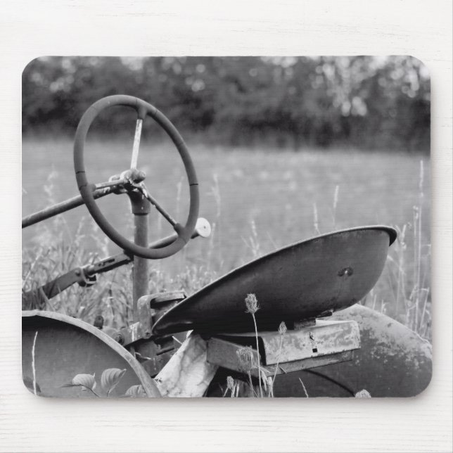 Traktor im hohen Gras Mousepad (Vorne)