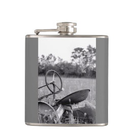 Traktor in der langen Grasflasche Flachmann