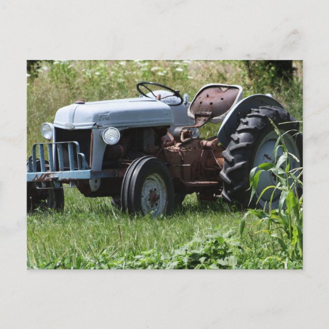 Traktor in einem Feld Postkarte (Vorderseite)