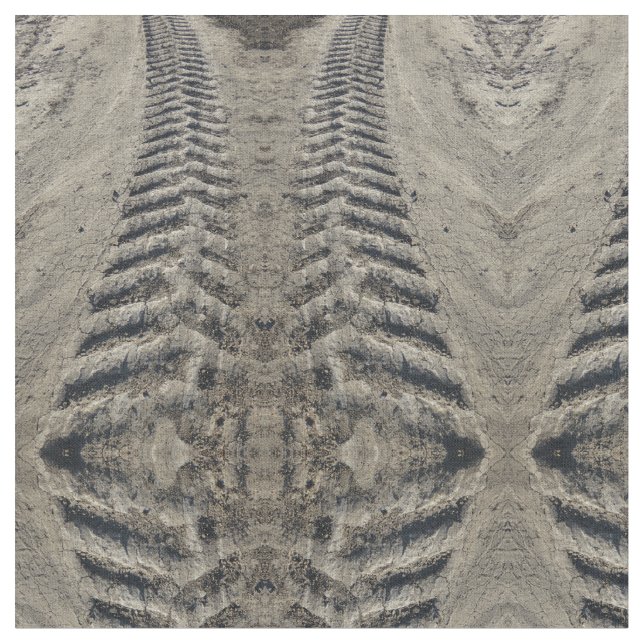 Traktorreifen spürt Fotogewebe auf Stoff (Nahaufnahme)