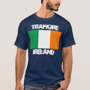 Tramore, Irland mit irischer Flagge T-Shirt