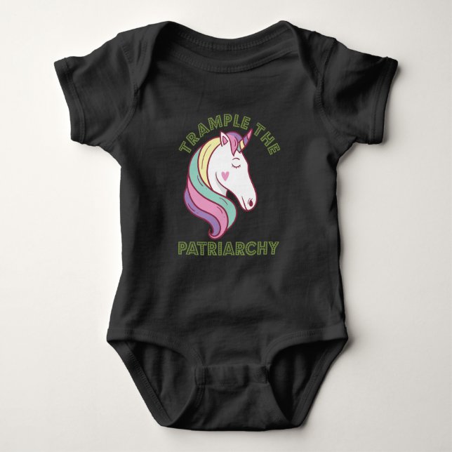 Trampen Sie den Patriarchy Unicorn Feminist Baby Strampler (Vorderseite)