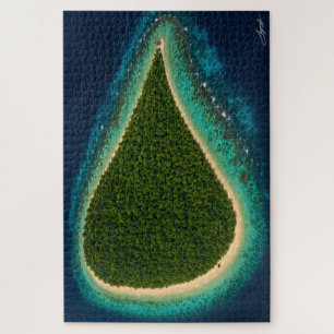 Tränenförmige Insel mit Wasserturm aus der Satelli Puzzle