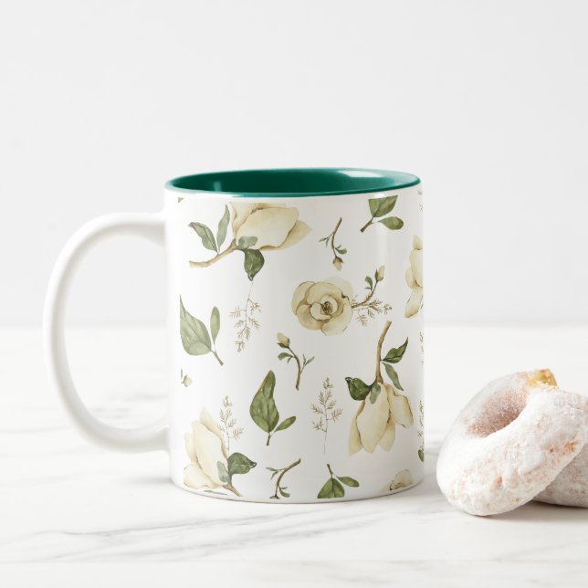 Tranquil Magnolia: Muster der grünen Aquarellfarbe Zweifarbige Tasse (Mit Donut)