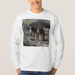 Tranquisiter Moment: Australisches Kangaroo in Bil T-Shirt
